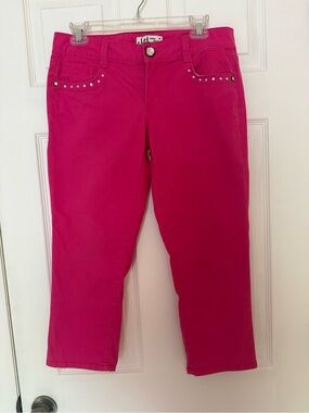 Bright Pink Low Rise Capri Pants by L. E. I. Sz. 7